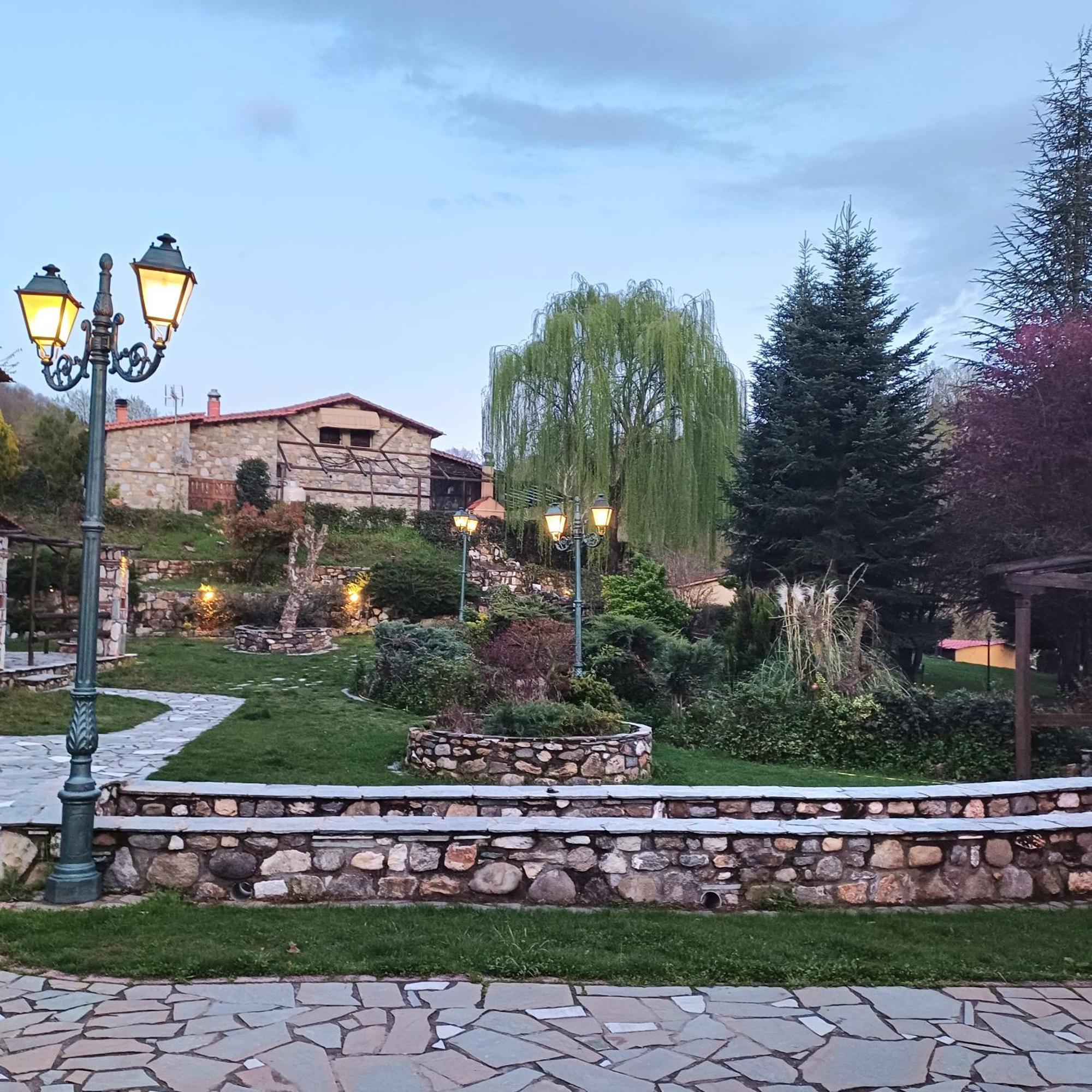 Hotel Tzivaeri Likodhrómion Esterno foto