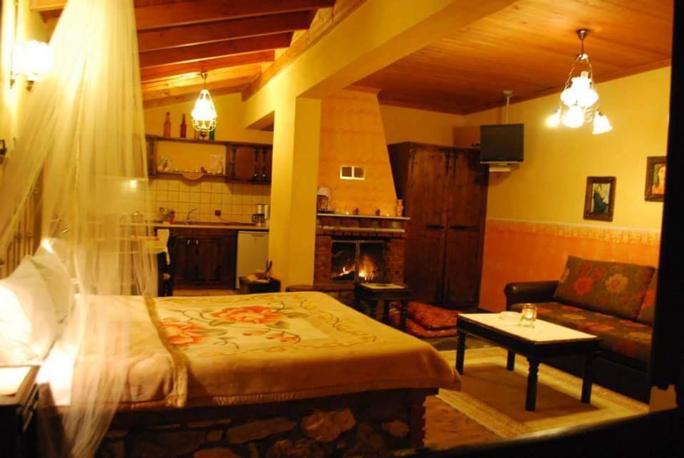 Hotel Tzivaeri Likodhrómion Esterno foto